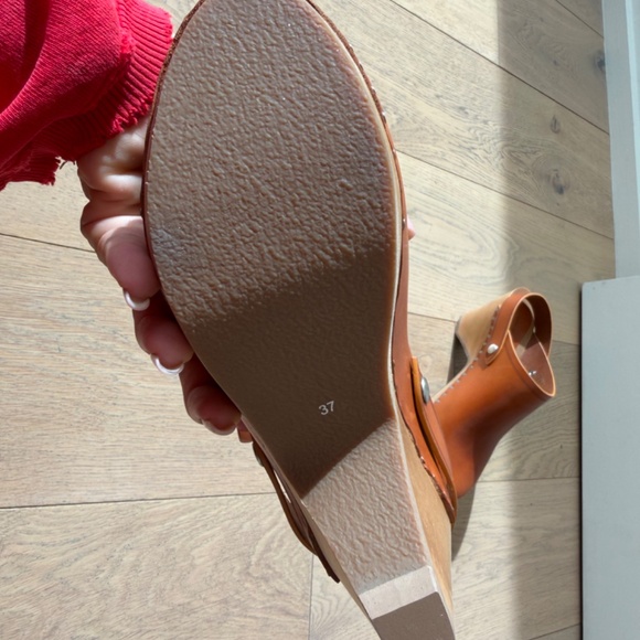Isabel Marant Size 37 Tan Leather and Wood Clogs, with Chrome Studs - Never Worn - Picture 7 of 7